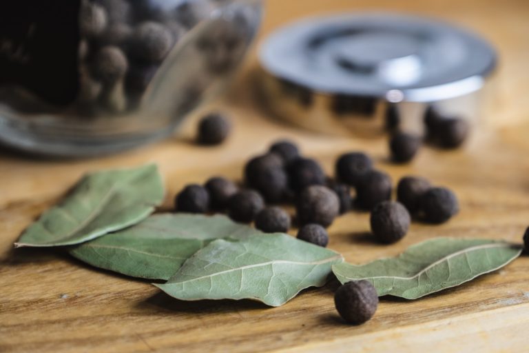 bay leaves with peppercorn