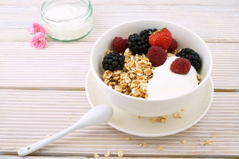 granola with berries and yogurt