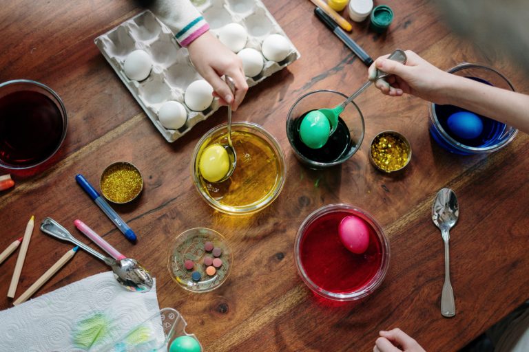 dye eggs